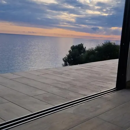 Oceanfront Oasis וילה