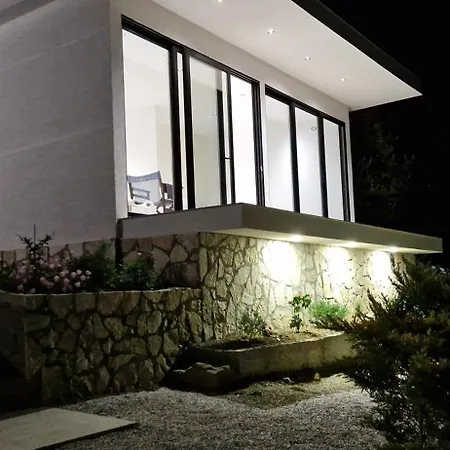 فيلة Oceanfront Oasis *