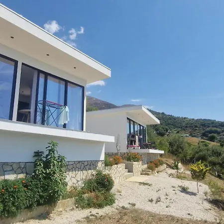 Vila Oceanfront Oasis