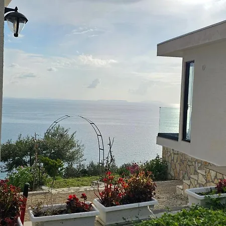 Villa Oceanfront Oasis *