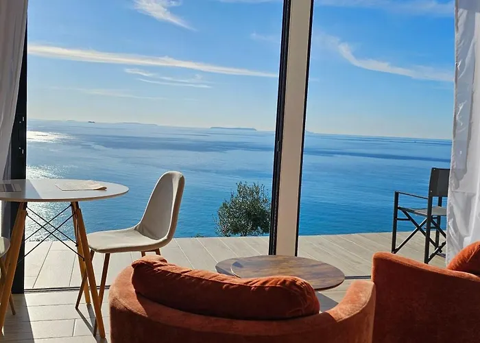 Villa Oceanfront Oasis Borsh