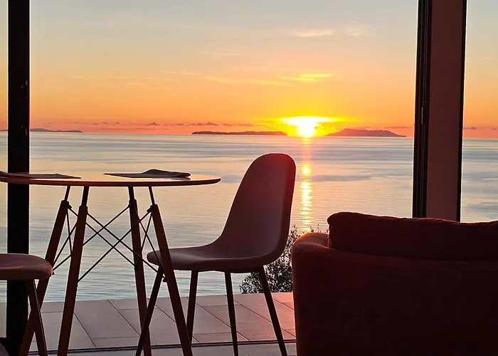 Villa Oceanfront Oasis Borsh