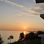 Oceanfront Oasis بورش