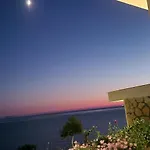 Oceanfront Oasis *