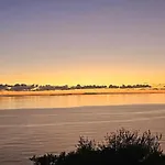 Oceanfront Oasis بورش