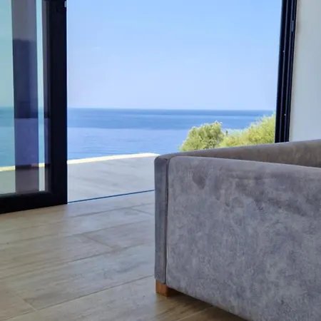 Villa Oceanfront Oasis