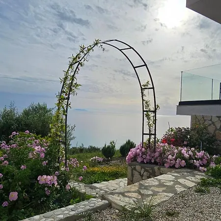 Oceanfront Oasis Вилла *