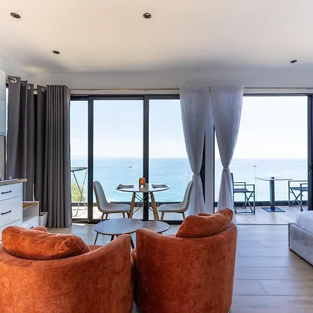 Villa Oceanfront Oasis